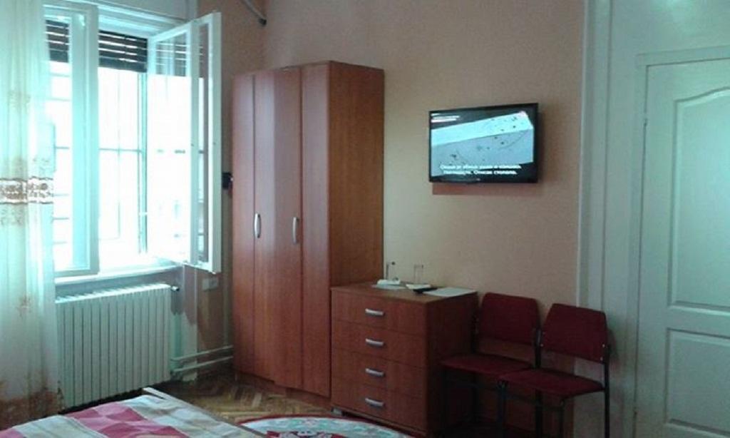 נובי סאד Family Top Rooms Bela Lada Sobe מראה חיצוני תמונה