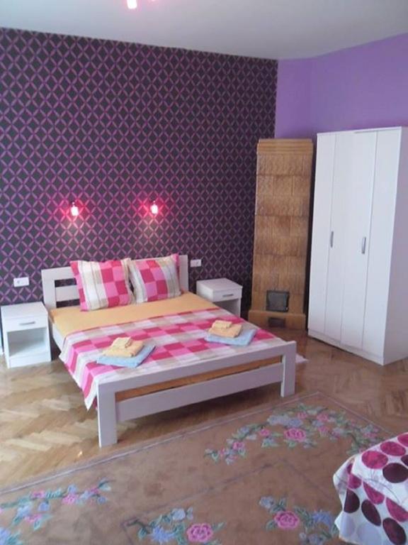 נובי סאד Family Top Rooms Bela Lada Sobe מראה חיצוני תמונה