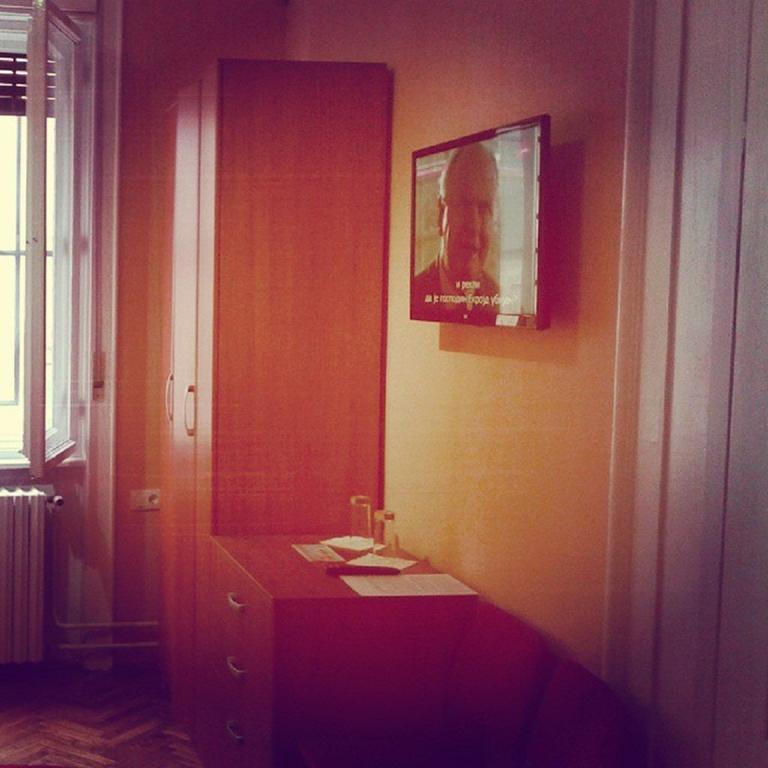 נובי סאד Family Top Rooms Bela Lada Sobe מראה חיצוני תמונה